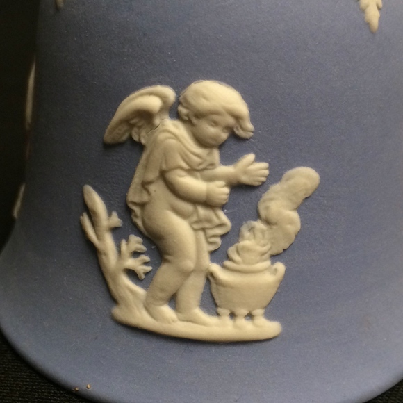 Vintage Wedgwood Jasperware Bell - Picture 6 of 8